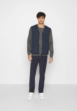 Pier One Vendre-Réclame 2 PACK - Pullover pulls et gilets col rond homme 10 Pier One Vendre-Réclame 2 PACK - Pullover pulls et gilets col rond homme -Promos Pier One Boutique 01b1eeb691ae4e2e8b350f8b0bb56974