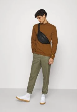 Prix Légers Pier One Sweatshirt pulls et gilets col officier homme -Promos Pier One Boutique 02fb7cc431a249448c97677211cea5a0