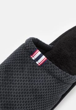 Pier One Chaussons Prix Bradés rond homme 14 Pier One Chaussons Prix Bradés rond homme -Promos Pier One Boutique 0379114a66bd48d881979d3d1b73626d