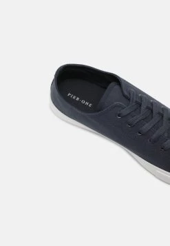 Pier One UNISEX - Baskets basses Produit de première qualité baskets & sneakers rond -Promos Pier One Boutique 06043a44e6b943b6afea1bbe331893f9