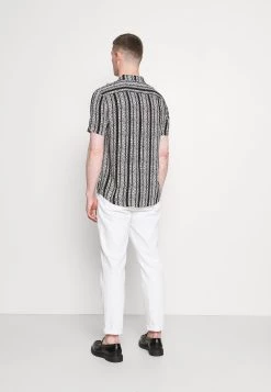 Pier One Chemise 50% Off De Vente chemises col revers homme -Promos Pier One Boutique 06ea09d4382240ed8857e1c9674df009