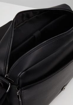 Pier One Meilleur Prix Garanti Sac bandoulière sacs compartiment pour pc portable homme -Promos Pier One Boutique 08cbec2d6273402ca574ee57c6f4aaae