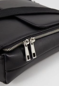 Pier One Sac bandoulière Promos sacs fermoir aimanté homme -Promos Pier One Boutique 08e05ba149b84501ab3475d2c909f710