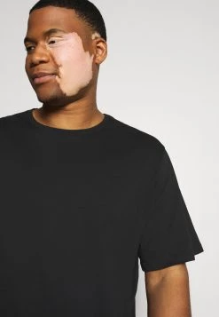 Pier One Prix Favorable 3 PACK - T-shirt basique t-shirts col rond homme 20 Pier One Prix Favorable 3 PACK - T-shirt basique t-shirts col rond homme -Promos Pier One Boutique 094177a2d5f1498e81eab88ab4eb794f