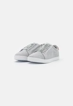 Pier One UNISEX - Baskets basses Assurance De l’Authenticité baskets & sneakers rond 9 Pier One UNISEX - Baskets basses Assurance De l’Authenticité baskets & sneakers rond -Promos Pier One Boutique 0b635d39d94143968987ff26d1895601