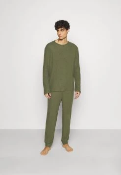 Prix Cassé Pier One RIBBED LOUNGE TOP - Haut de pyjama pyjamas col rond homme 11 Prix Cassé Pier One RIBBED LOUNGE TOP - Haut de pyjama pyjamas col rond homme -Promos Pier One Boutique 0cfb3a6f37314d98bcf404a02d9519a9