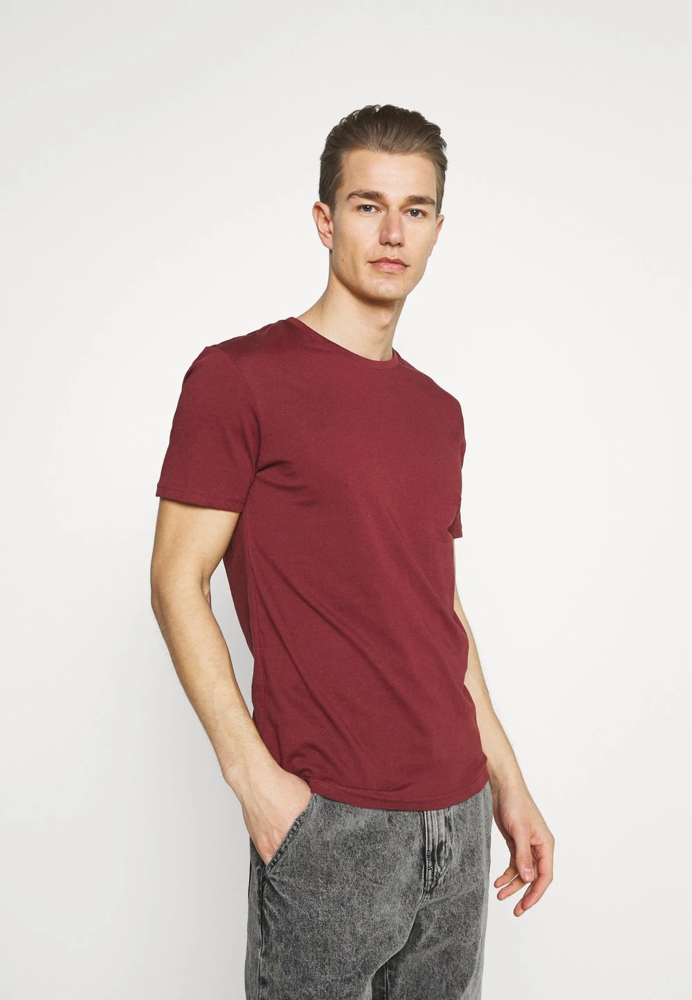 Pier One 5 PACK - T-shirt basique Prix Sacrifiés t-shirts col rond homme 7 Pier One 5 PACK - T-shirt basique Prix Sacrifiés t-shirts col rond homme – Image 5