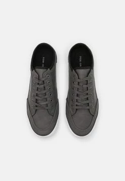 Pier One Prix Acceptable Baskets basses baskets & sneakers rond homme 14 Pier One Prix Acceptable Baskets basses baskets & sneakers rond homme -Promos Pier One Boutique 121b9e5dccd84e7482b811a5f0f11ce0