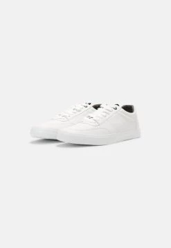 Pier One En Remise UNISEX - Baskets basses baskets & sneakers rond -Promos Pier One Boutique 129f90d0d04842658f155a43ac376aa2