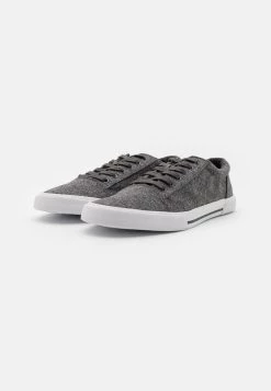 Pier One Prix Incroyables Baskets basses sneakers rond unisex -Promos Pier One Boutique 12e76f2a95bb4b6296d14d1248e5100d
