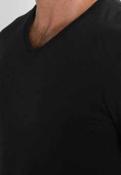 Prix Raisonnable Pier One 2 PACK - T-shirt basique t-shirts col en v homme 13 Prix Raisonnable Pier One 2 PACK - T-shirt basique t-shirts col en v homme -Promos Pier One Boutique 144a18a099e5428c92602fed22a8b338