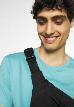 Prix Bradés Pier One 2 PACK - T-shirt basique t-shirts col rond homme -Promos Pier One Boutique 17d8b91c53844a7e96340e9282e2e4b4