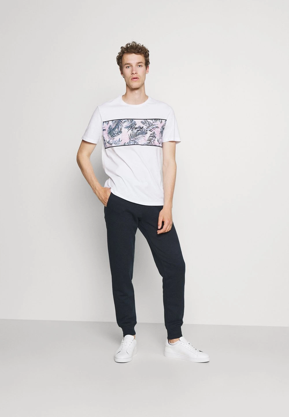 Pier One Pantalon de survêtement Prix Bradés pantalons haute homme 4 Pier One Pantalon de survêtement Prix Bradés pantalons haute homme – Image 2