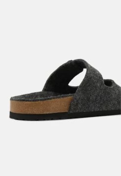 Pier One En Remise UNISEX - Mules sandales et tongs ouvert -Promos Pier One Boutique 1ecef4c56f4c46a5b15539cf7a7aa952