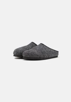 Pier One UNISEX - Chaussons Soldes rond homme -Promos Pier One Boutique 1f05972a64424fcebfa5b2a650a5824e