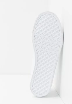 Pier One Prix Ourlé UNISEX - Baskets basses baskets & sneakers rond -Promos Pier One Boutique 20eb0f643e354421a6c72e17630e2e36