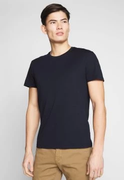 Pier One 2 PACK - T-shirt basique Prix Distinctifs t-shirts col rond homme -Promos Pier One Boutique 29e824f9825c4b58be6620e83ee4ac6b