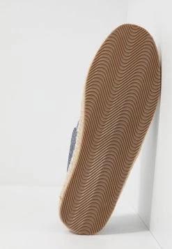 Pier One 50% Off De Vente UNISEX - Espadrilles chaussures basses rond -Promos Pier One Boutique 2cae18c64fec4d4fb91bef2a1cf6da8e