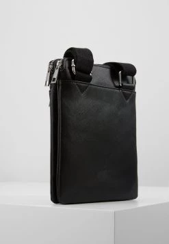 Qualité Supérieure Pier One Sac bandoulière sacs fermeture éclair homme -Promos Pier One Boutique 2d07f1260c1248cb837089185f705d02