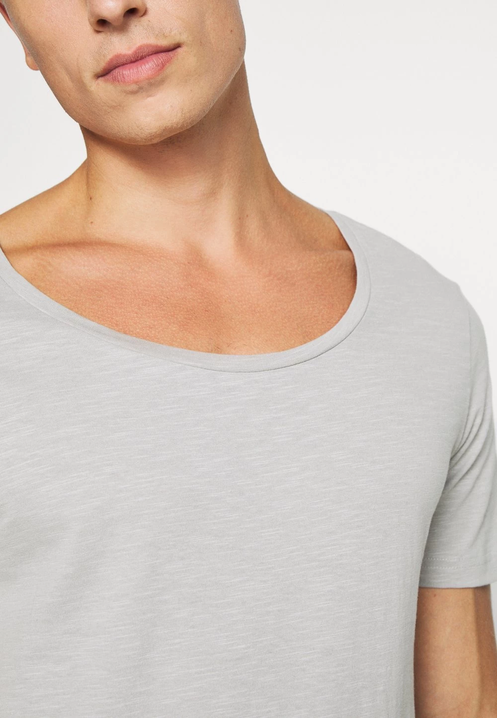 Pier One T-shirt basique Assurance De l’Authenticité t-shirts encolure large ronde homme 8 Pier One T-shirt basique Assurance De l’Authenticité t-shirts encolure large ronde homme – Image 6