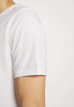 Pier One 50% Off De Vente 5 PACK - T-shirt basique t-shirts col rond homme 15 Pier One 50% Off De Vente 5 PACK - T-shirt basique t-shirts col rond homme -Promos Pier One Boutique 390810412fb54338b978b52a7a22fee8