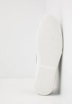 Prix Avantageux Pier One UNISEX - Baskets basses sneakers rond 18 Prix Avantageux Pier One UNISEX - Baskets basses sneakers rond -Promos Pier One Boutique 3a02672da68e4a298a55a89d393109a9