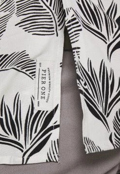 Pier One Chemise Qualité Excellente chemises col revers homme -Promos Pier One Boutique 3a907b91fe954c4a94331cb5f66d2c5b