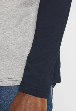 Pier One T-shirt à manches longues Produit de première qualité t-shirts col rond homme -Promos Pier One Boutique 3dbf987d80014851af025ed18a5e9096