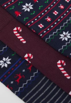 Pier One XMAS GIFT BOX 3 PACK - Chaussettes Prix Discount sous-vêtements & chaussettes rayures homme 12 Pier One XMAS GIFT BOX 3 PACK - Chaussettes Prix Discount sous-vêtements & chaussettes rayures homme -Promos Pier One Boutique 3ed892cbc52944bd811fef40de434aa9