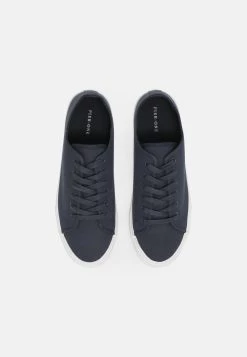 Pier One UNISEX - Baskets basses Produit de première qualité baskets & sneakers rond -Promos Pier One Boutique 41131c693fe540d98a44edb6d44ce0e6