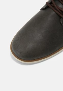 Prix Imbattable Pier One Baskets basses sneakers rond homme -Promos Pier One Boutique 4190c7550c2e4c27b831f576211cb8d6