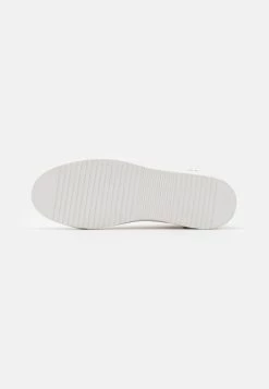 Prix Gelé Pier One UNISEX - Baskets montantes sneakers rond -Promos Pier One Boutique 42e1ac3fa3b34888937a24d1abd2555a