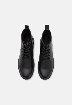 Pier One Réduction Bottines à lacets bottes rond homme -Promos Pier One Boutique 4c1cca2ed2e34bd3ac1902455cdce8c9