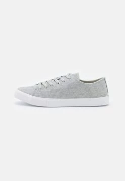 Prix Dégriffé Pier One UNISEX - Baskets basses baskets & sneakers rond 18 Prix Dégriffé Pier One UNISEX - Baskets basses baskets & sneakers rond -Promos Pier One Boutique 4e03958c2487478b8081d67e0d79b6c5 3
