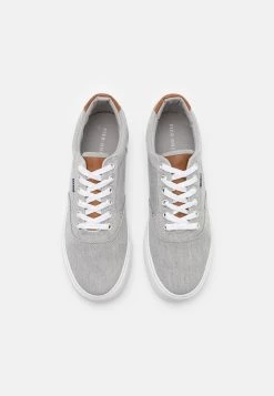 Pier One Prix Gelé Baskets basses sneakers rond homme 12 Pier One Prix Gelé Baskets basses sneakers rond homme -Promos Pier One Boutique 4e4c5b701bf54e6999044fba512d7d8f
