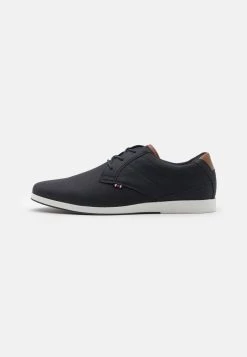Réduction Pier One Chaussures à lacets derbies, richelieus & chaussures bateau rond homme