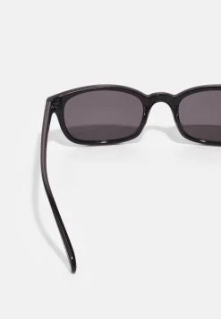 Pier One Qualité Garantie Lunettes de soleil rectangulaire homme -Promos Pier One Boutique 5258937d250d41e59288ff562a4dc240