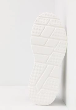 Pier One Baskets montantes Discount En Ligne baskets & sneakers rond homme -Promos Pier One Boutique 52b5e07059e148baa03e0194b33ba8c5