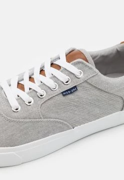 Pier One Prix Gelé Baskets basses sneakers rond homme 14 Pier One Prix Gelé Baskets basses sneakers rond homme -Promos Pier One Boutique 52de1fd0161f4d0d8132b276fb6b122c