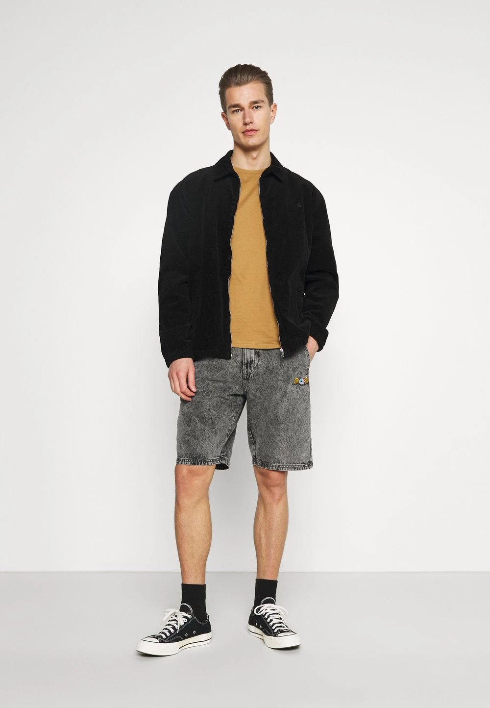 Pier One 5 PACK - T-shirt basique Prix Sacrifiés t-shirts col rond homme 3 Pier One 5 PACK - T-shirt basique Prix Sacrifiés t-shirts col rond homme