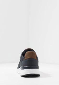 Pier One Baskets basses Assurance De l’Authenticité sneakers rond homme -Promos Pier One Boutique 55421ce6acfa4576818878fafc3c1e5c