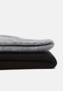 Pier One 2 PACK UNISEX - Bonnet Prix Gelé casquettes, bonnets et chapeaux couleur unie -Promos Pier One Boutique 55a5598cc548418184d9aad0f4362f9a