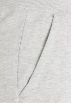 Pier One Meilleur Prix Garanti 3 PACK - Pantalon de survêtement pantalons normale homme -Promos Pier One Boutique 58caa3db374b4ce39703a992d5c2b59c