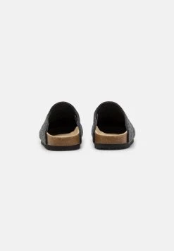 Prix Dynamité Pier One UNISEX - Chaussons sandales et tongs rond 12 Prix Dynamité Pier One UNISEX - Chaussons sandales et tongs rond -Promos Pier One Boutique 5bcb03bab5084b6a8f9efffa79bd36cc