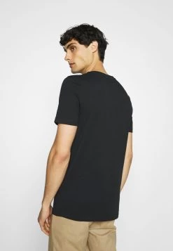 Pier One 3 PACK - T-shirt basique Haute Qualité t-shirts col rond homme -Promos Pier One Boutique 5e70fac0f2e641258946d3cc09525771