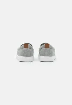 Pier One Prix Équitable UNISEX - Baskets basses mocassins et loafers rond 12 Pier One Prix Équitable UNISEX - Baskets basses mocassins et loafers rond -Promos Pier One Boutique 61ed4a6774a44fbabf413987bd439ccd