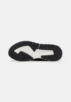 Prix Favorable Pier One UNISEX - Baskets basses baskets & sneakers rond -Promos Pier One Boutique 631ed858c07d492fab7852eeec4dc5a9