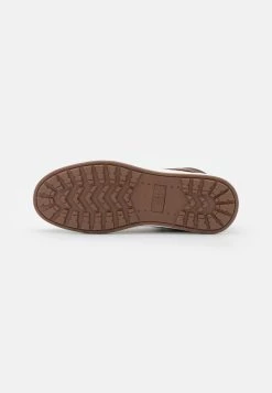Pier One Baskets montantes En promotion baskets & sneakers rond homme -Promos Pier One Boutique 6443ee8b6040456081b13f9f5a1e3b3d