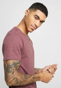 Prix Cassé Pier One T-shirt basique t-shirts & polos col en v homme 13 Prix Cassé Pier One T-shirt basique t-shirts & polos col en v homme -Promos Pier One Boutique 64636f97fa9041078d1ca47cf5e1738b