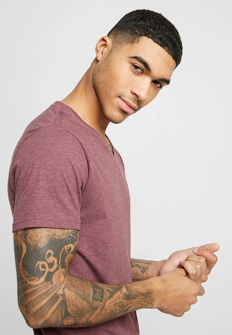 Prix Cassé Pier One T-shirt basique t-shirts & polos col en v homme 6 Prix Cassé Pier One T-shirt basique t-shirts & polos col en v homme – Image 4